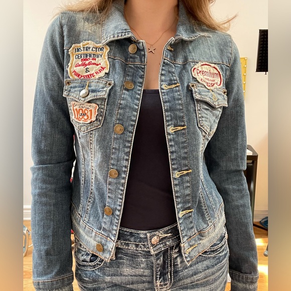 Jean jacket with vintage patches ♥️ very soft and cozy fit - Picture 2 of 5